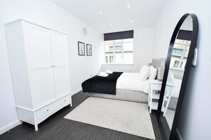 1 chambre, bureau, fer et planche à repasser, Wi-Fi