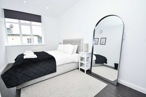 1 bedroom, desk, iron/ironing board, WiFi