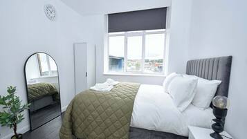 1 bedroom, desk, iron/ironing board, WiFi