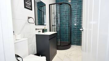 Doccia, asciugacapelli, asciugamani