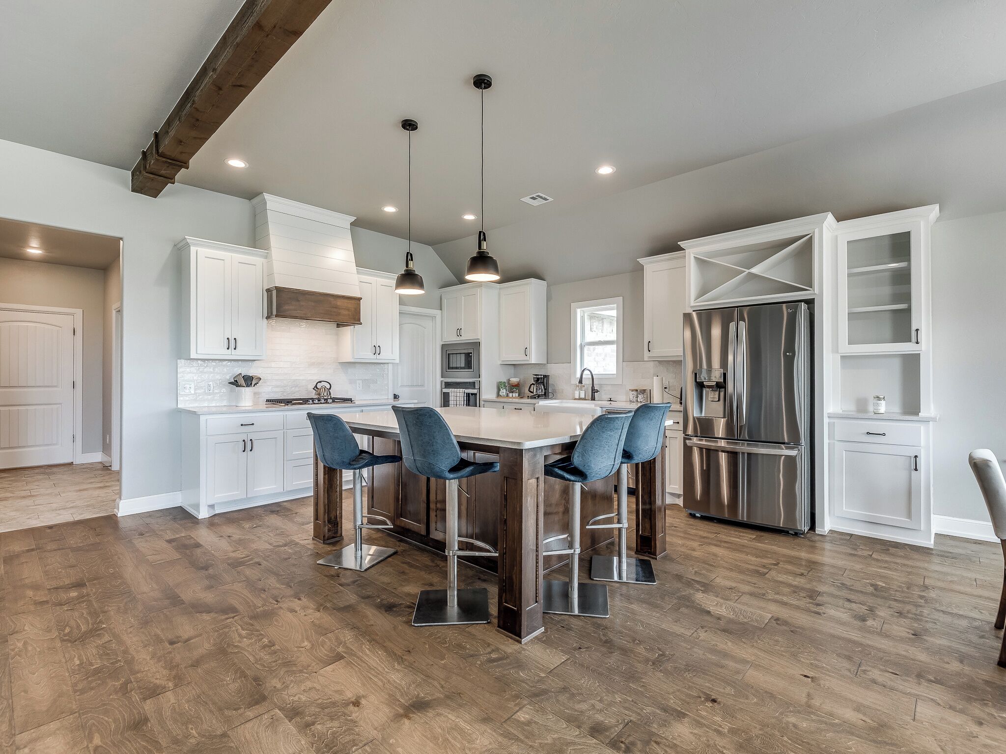 Microwave, dishwasher