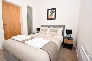 2 bedrooms, desk, iron/ironing board, WiFi