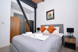 2 bedrooms, desk, iron/ironing board, WiFi - Smart 2 Bed Manchester Apartment Near Etihad (Manchester)