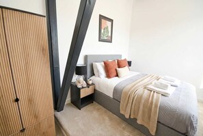 2 slaapkamers, een bureau, een strijkplank/strijkijzer, wifi