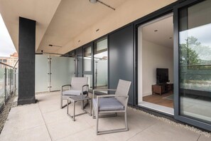 Terrace/patio - Modern 2 Bedroom Apartment with Balcony in Leeds (Leeds)