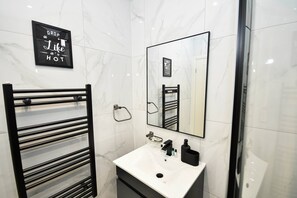 Shower, hair dryer, towels