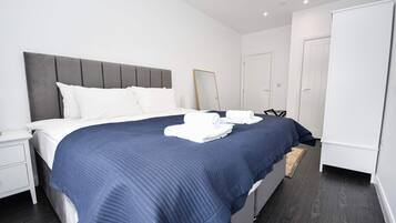 1 bedroom, desk, iron/ironing board, WiFi