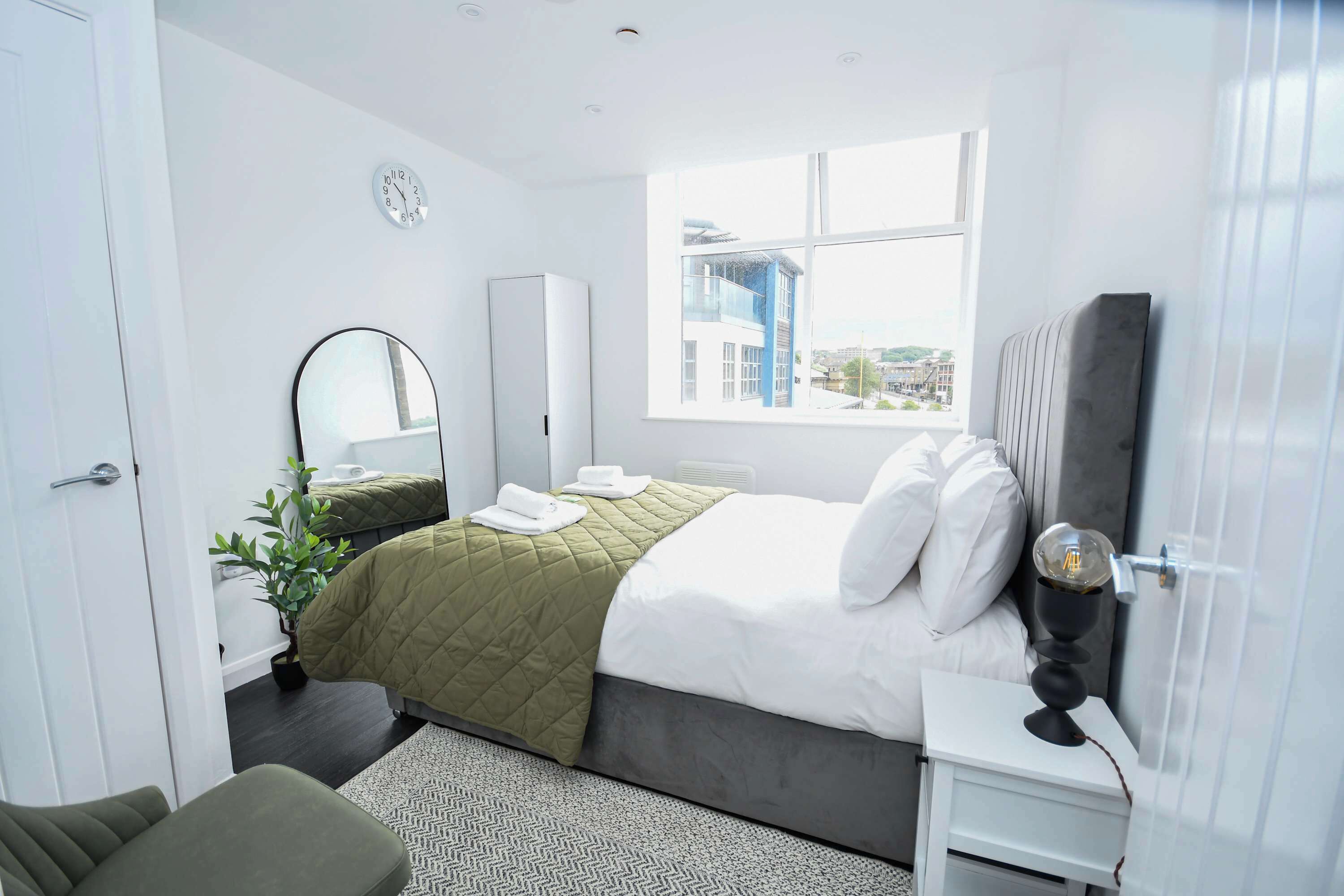 1 slaapkamer, een bureau, een strijkplank/strijkijzer, wifi