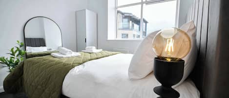 1 bedroom, desk, iron/ironing board, WiFi