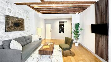 Comfort Apartment, City View | Living area