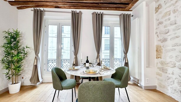 Comfort Apartment, City View | Dining room - 1550 Nazareth (Paris)