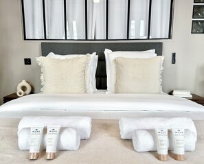 Comfort Apartment, City View | 2 bedrooms, travel crib, free WiFi, bed sheets - 1550 Nazareth (Paris)