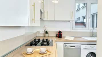 Comfort-huoneisto, kaupunkinÀköala | Yksityinen keittiö | Espressokone, vedenkeitin