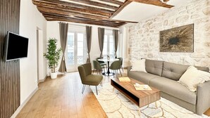 Comfort Apartment, City View | Living area - 1550 Nazareth (Paris)