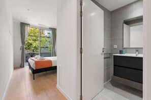 1 habitación, tabla de planchar con plancha, wifi gratis y ropa de cama 