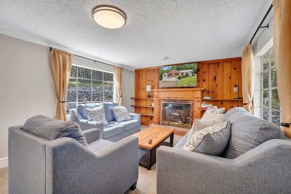 Smart TV, fireplace, offices