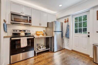 NEW 3BR Seconds to Blue Ridge Parkway-Cozy & Comfy