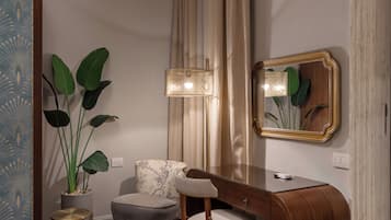 Premium bedding, in-room safe, individually decorated