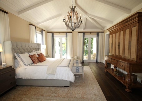 Executive Double Room, Balcony, Garden View | Free WiFi, bed sheets. Donix Suites