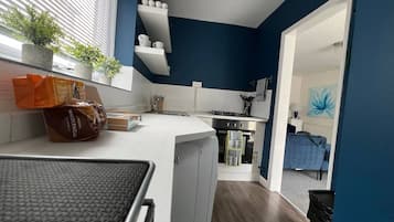 Bungalow, 2 Bedrooms, Patio, City View | Interior