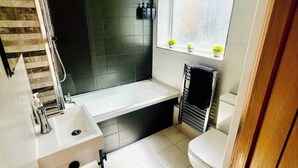 Bungalow, 2 chambres, patio, vue ville | Salle de bain