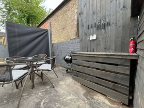 Bungalow, 2 Bedrooms, Patio, City View | Outdoor dining - Peaceful Retreat in Southampton's Countryside (Southampton)