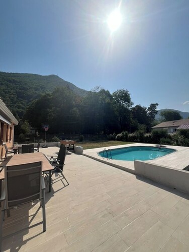 Country house in the Pyrenees - summer swimming pool option