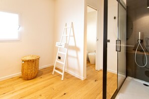 Dusche, Haartrockner, Bidet, Handtücher