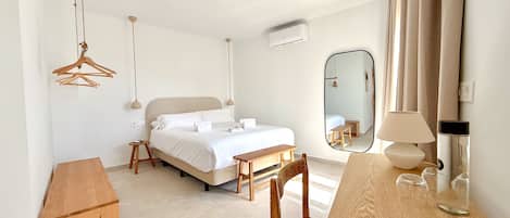 Panoramic Room, 1 Queen Bed, Private Pool, City View | Hypo-allergenic bedding, soundproofing, iron/ironing board, free WiFi