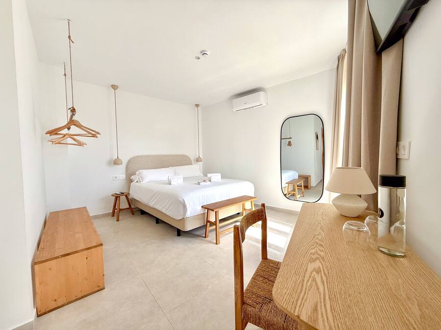 Chambre Panoramique, 1 grand lit, piscine privée, vue ville
