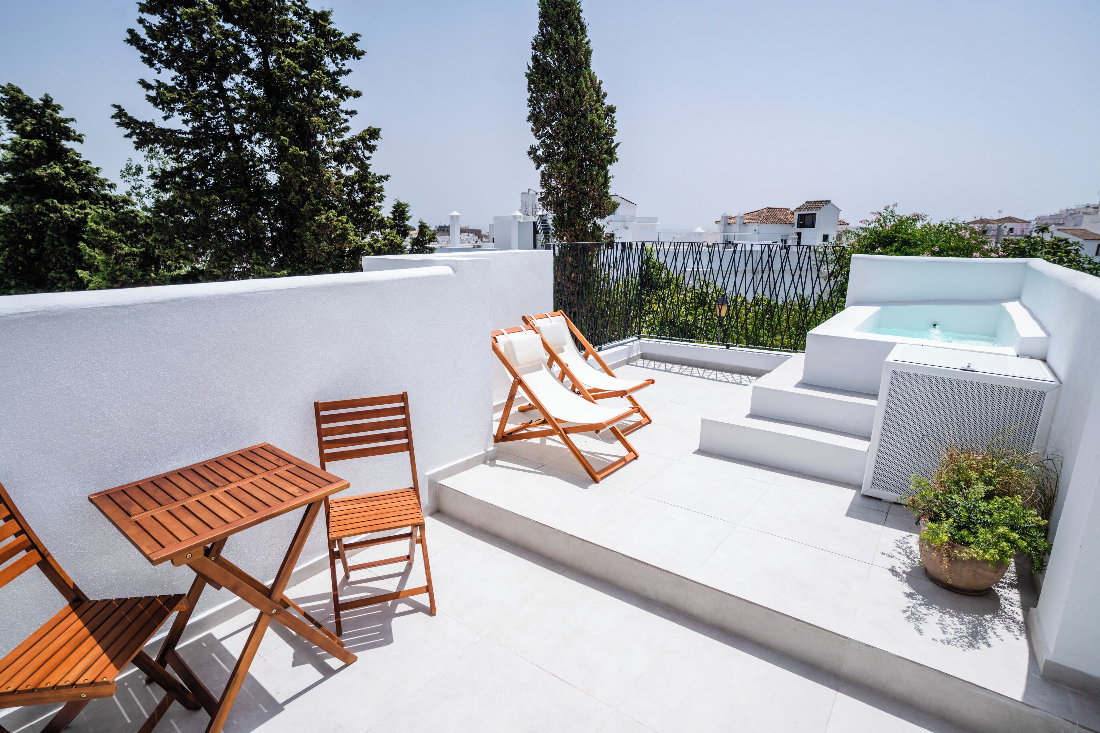 Panoramic Room, 1 Queen Bed, Private Pool, City View | Hypo-allergenic bedding, soundproofing, iron/ironing board, free WiFi