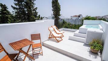 Quarto panorâmico, 1 cama Queen, piscina particular, vista para a cidade | Roupas de cama antialérgicas, quartos à prova de som