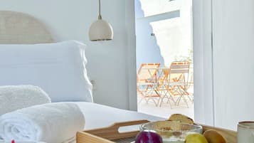 Chambre Double Supérieure, vue piscine | Literie hypoallergénique, chambres insonorisées