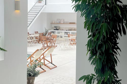 Bar en bord de piscine