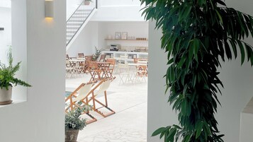 Bar junto a la piscina