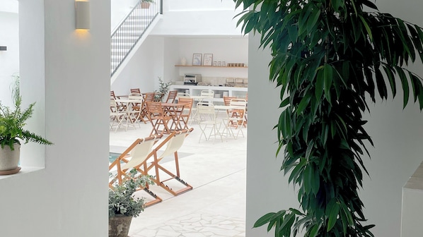 Bar en bord de piscine