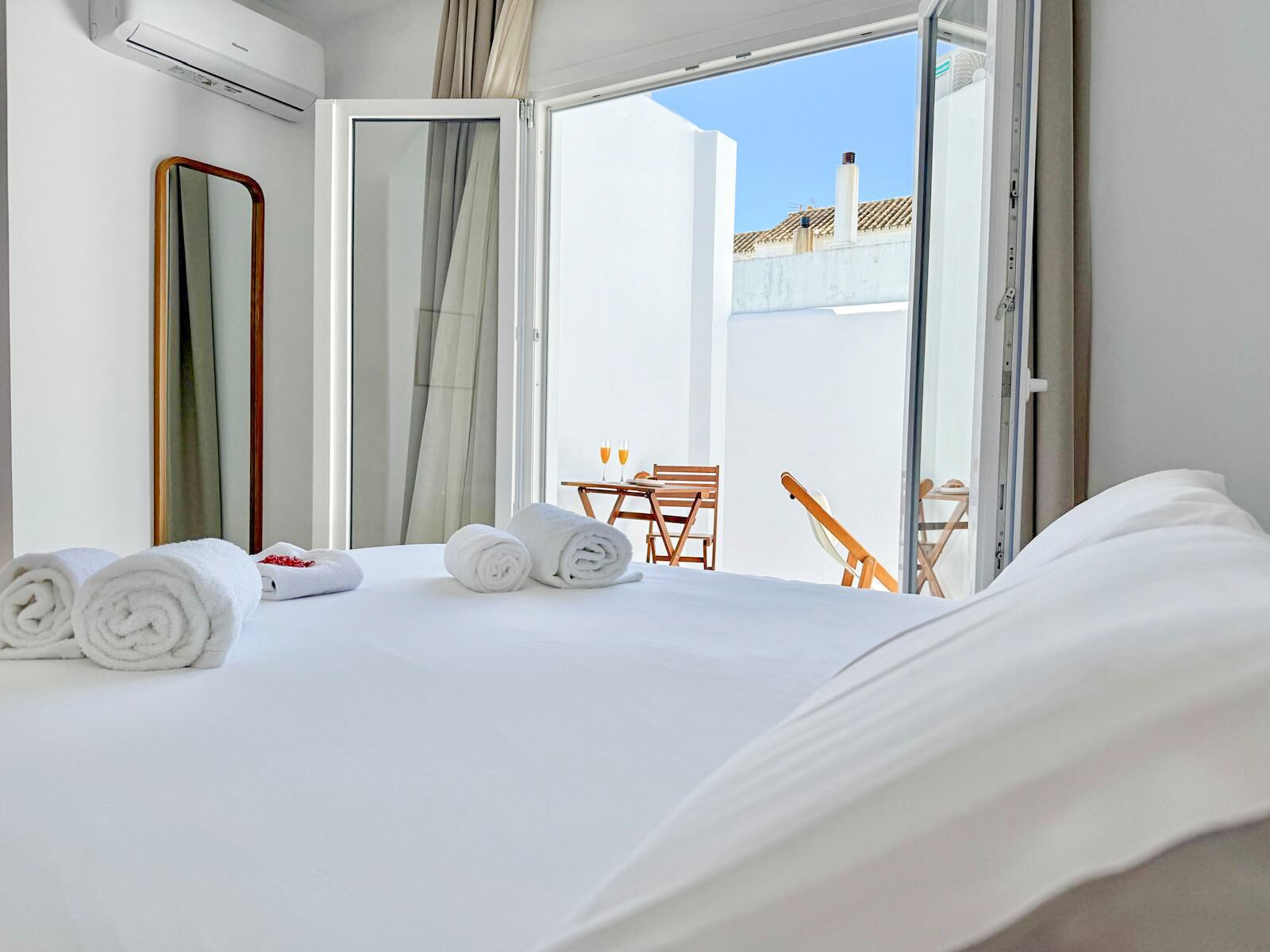 Allergikerbettwaren, schallisolierte Zimmer, Bügeleisen/Bügelbrett