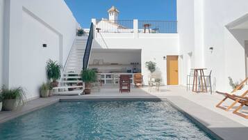 Outdoor pool, open 10:00 AM to 8:00 PM, pool loungers