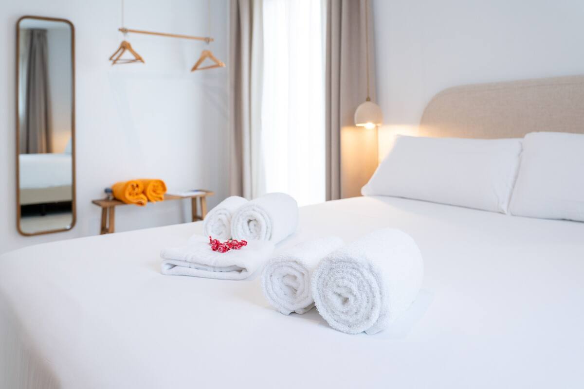 Hypo-allergenic bedding available, soundproofing