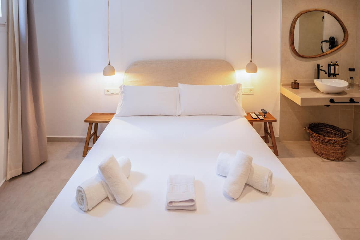 Comfort dubbelrum | Allergitestade sängkläder, ljudisolering och strykjärn/strykbräda