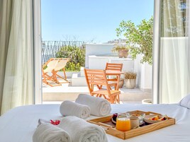 Habitación panorámica, 1 cama de matrimonio, piscina privada, vistas a la ciudad | Vistas desde la habitación