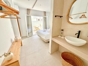 Junior Double Room, Private Pool | Bathroom | Hair dryer, towels, soap, shampoo -  Hotel Boutique Máram - Adults Recommended (Vejer de la Frontera)