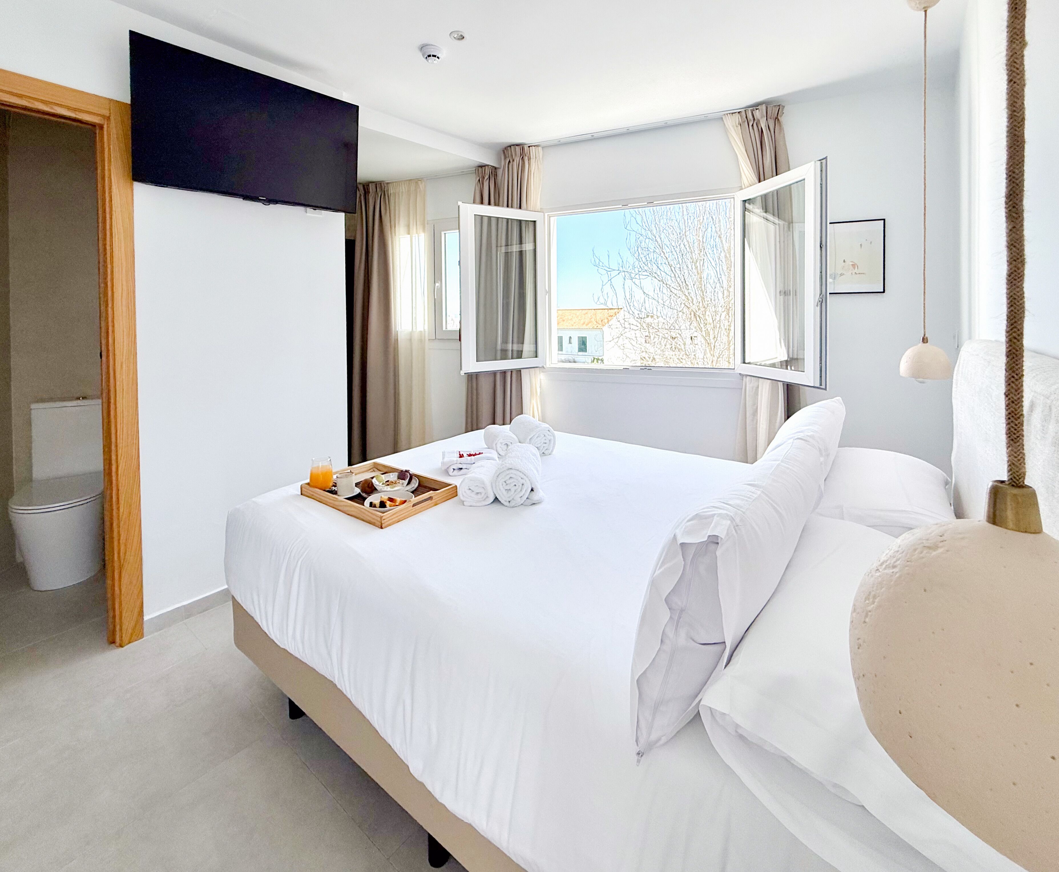 Allergikerbettwaren, schallisolierte Zimmer, Bügeleisen/Bügelbrett