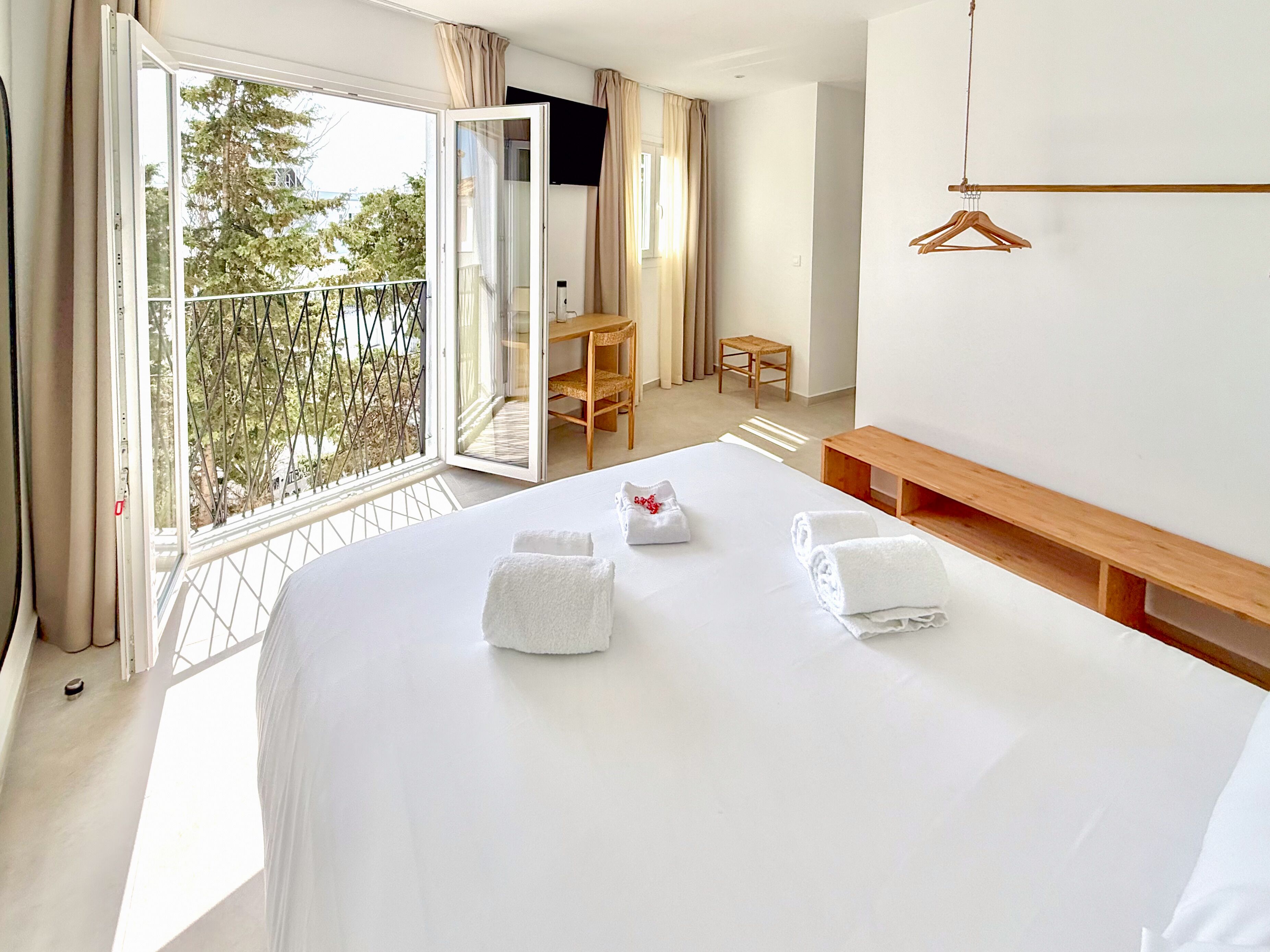 Allergikerbettwaren, schallisolierte Zimmer, Bügeleisen/Bügelbrett