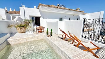 Panorama kamer, 1 queensize bed, privézwembad, uitzicht op stad | Privézwembad