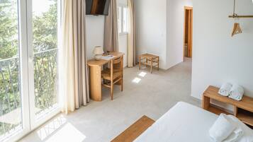 Premium tweepersoonskamer, uitzicht op de stad | Hypoallergeen beddengoed, geluiddichte muren