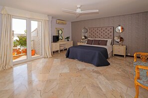 5 bedrooms, in-room safe, desk, iron/ironing board
