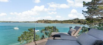 Beachfront House, Stunning Views, Private & Serene