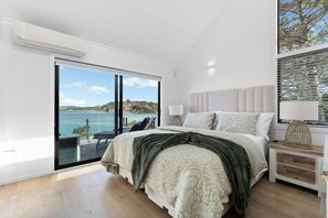 4 bedrooms, iron/ironing board, travel cot, free WiFi