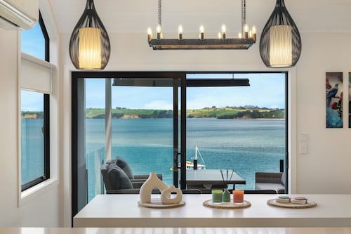 Beachfront House, Stunning Views, Private & Serene